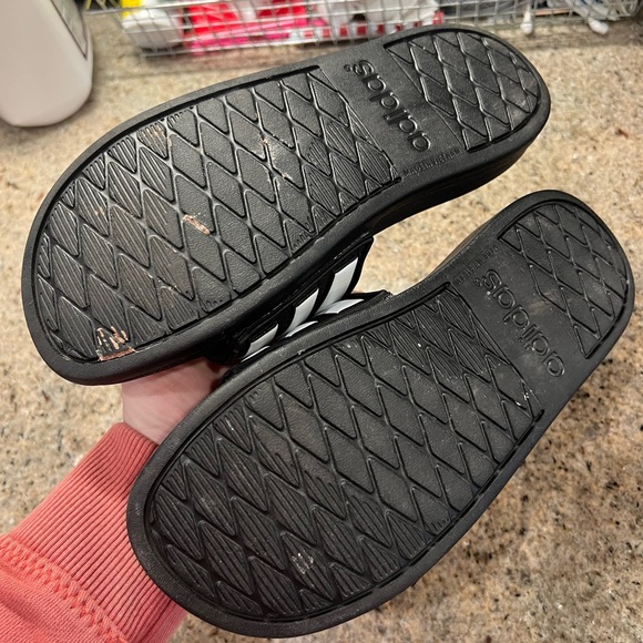 Like new girls sandals - Picture 3 of 4